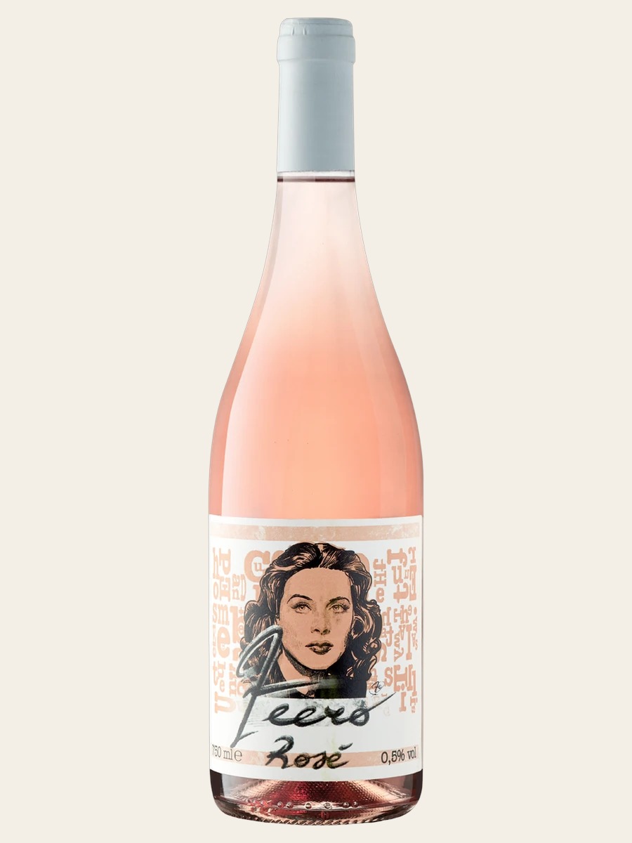 ZEERO Rosé, a complete bottle with a pale peach portrait label and silver cap
